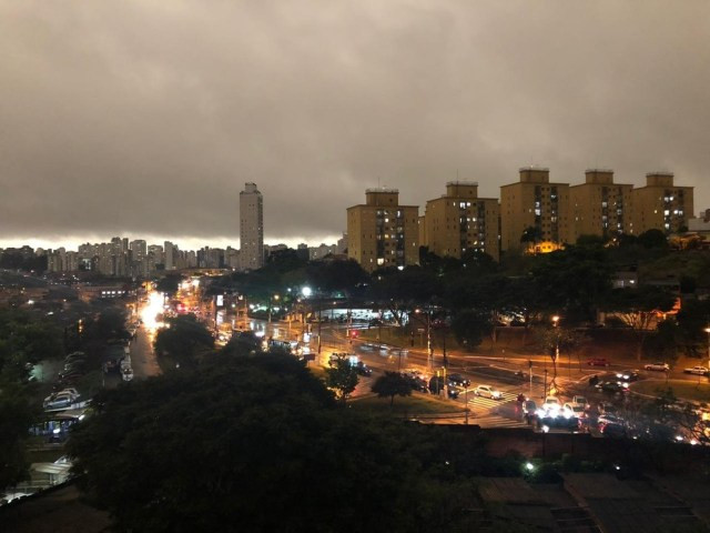 Vila das Belezas, na Zona Sul de São Paulo, também fica escura — Foto: Ana Paula Campos/TV Globo