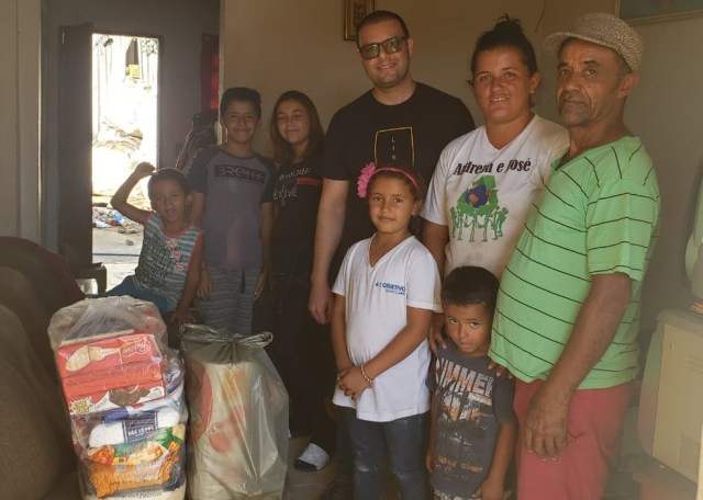 Famílias indicadas por assistência social recebem cestas montadas por médico em Sorocaba — Foto: Arquivo pessoal