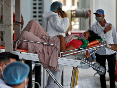 Covid-19: Sistema de saúde da Índia entra em colapso, Nova Delhi adota lockdown