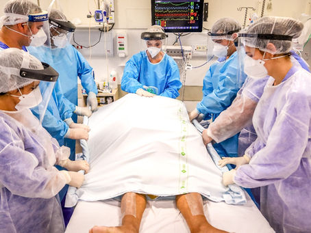 'Preço muito alto': A exaustão de profissionais de saúde após um ano de pandemia