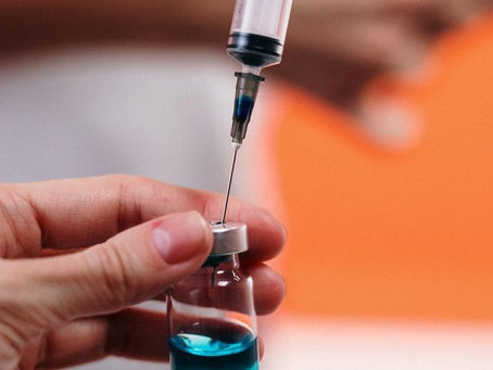 Farmacêutico que deixou vacinas contra Covid intencionalmente fora de refrigeração é preso nos EUA