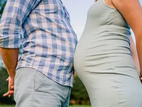 A estranha síndrome que faz pais se sentirem 'grávidos'