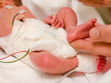 Menor bebê já registrada em hospital público dentro do Brasil recebe alta após 5 meses