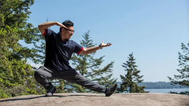 O que é tai chi walking? O exercício que melhora o equilíbrio e ganha espaço entre os treinos