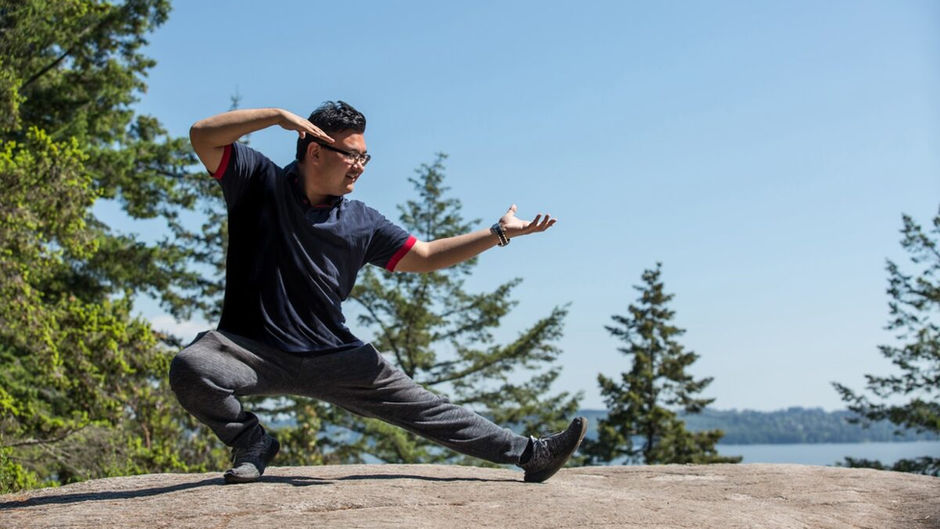 O que é tai chi walking? O exercício que melhora o equilíbrio e ganha espaço entre os treinos