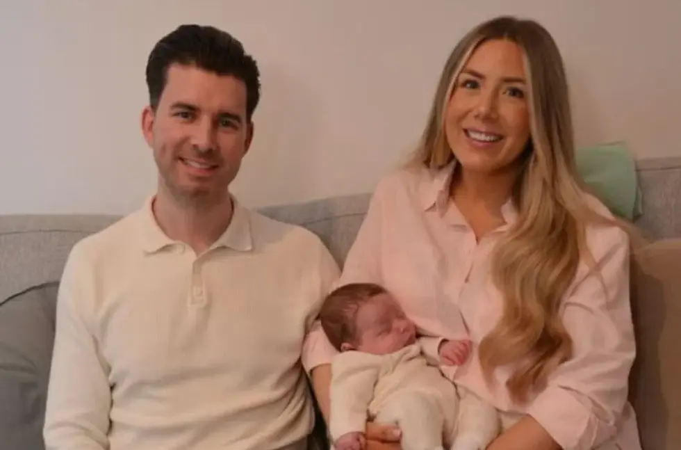 Mulher que nasceu sem útero se torna mãe após transplante experimental