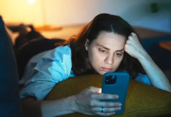 O primeiro passo para controlar seu tempo de tela (e se manter no controle), segundo especialistas