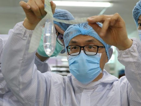 Médicos da Malásia criam primeira camisinha unissex