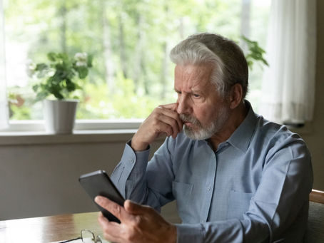 Estudo com 13,5 mil idosos liga redes sociais a pior percepção de saúde mental; e-mail tem associação positiva