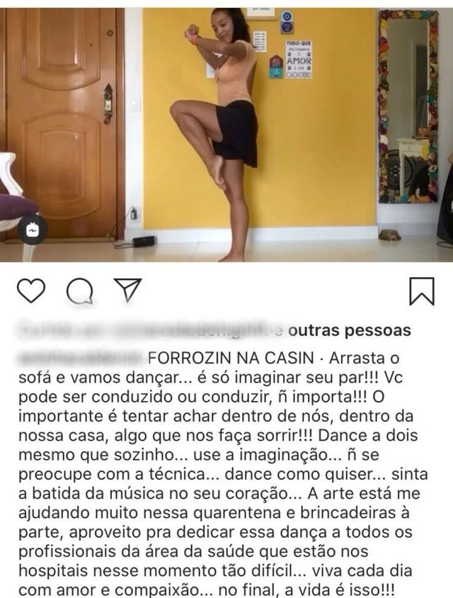 A bailarina e coreógrafa Aninha Calderón dança em casa durante a quarentena — Foto: Reprodução/Redes sociais