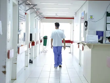Nove médicos são vítimas de violência no ambiente de trabalho por dia no Brasil, aponta levantamento do CFM
