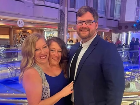 Gêmeas siamesas unidas pelo tórax anunciam gravidez