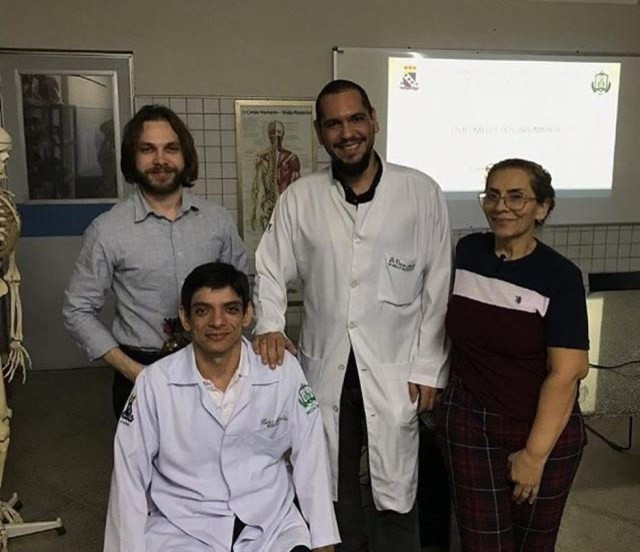 O médico Heide se formou em 8 de abril e, no dia seguinte, já estava atendendo casos de coronavírus. — Foto: Arquivo pessoal