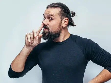 Limpar nariz com o dedo eleva probabilidade de Alzheimer