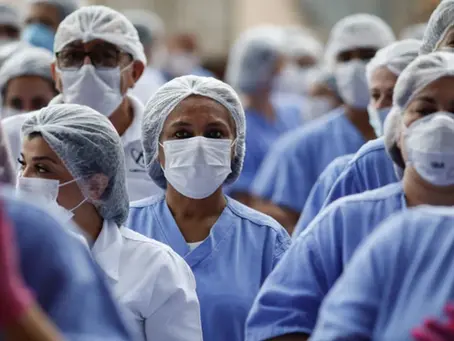 Brasil chega a 575 mil médicos ativos, vê número de mulheres aumentar e desigualdade persistir entre regiões