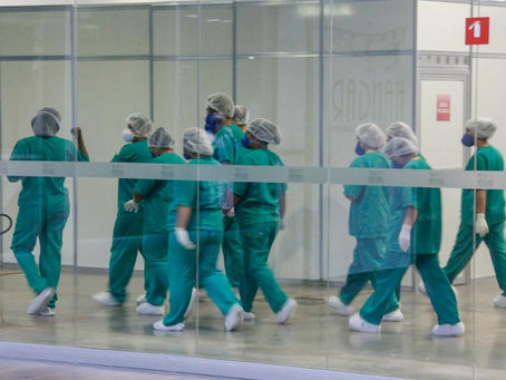 O mistério de por que a Covid-19 parece estar se tornando menos letal