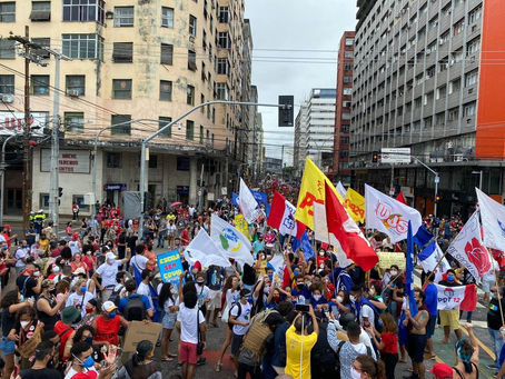 Manifestantes fazem atos contra Bolsonaro e a favor da vacina