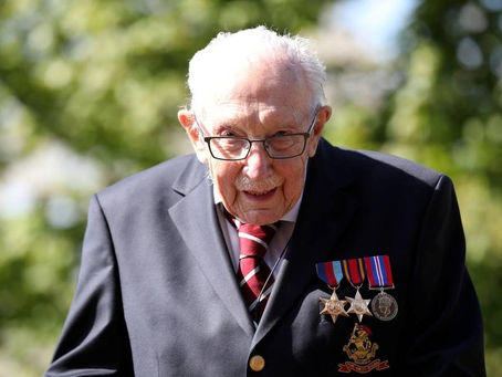 Morre Tom Moore, veterano britânico que arrecadou milhões contra a Covid-19