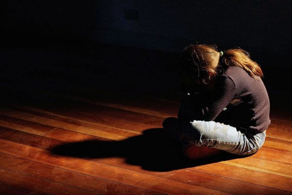 Brasil registra 15 estupros coletivos por dia entre 2022 e 2025, segundo dados do Ministério da Saúde