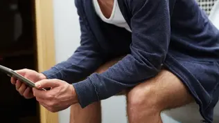Posição faz diferença e urinar sentado pode trazer benefícios para o homem