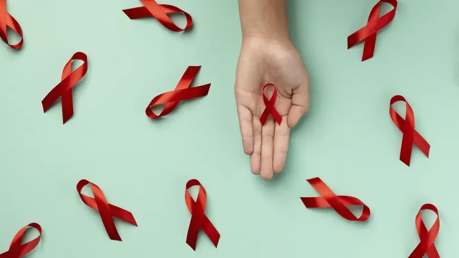 Mais da metade das pessoas com HIV terá mais de 50 anos pela 1ª vez na história, diz relatório da Lancet