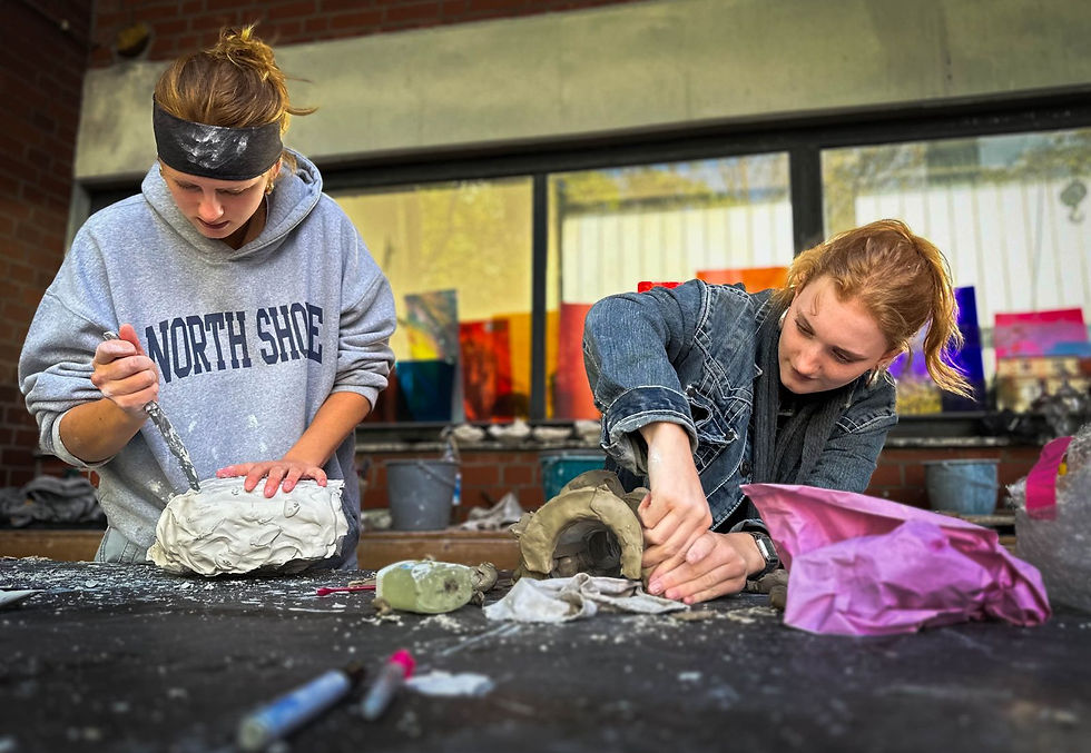 Bringing the Mold-Making / Mold-Blowing technique to university students in Berlin