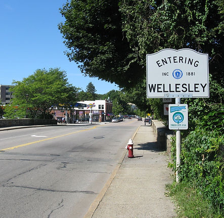 Entering_Wellesley_westbound_on_MA_Route_16_MA.jpg