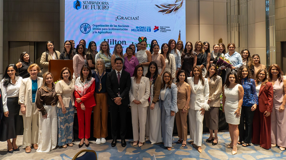 Empresas del sector bananero firman compromiso para impulsar el empleo técnico femenino en la agroindustria