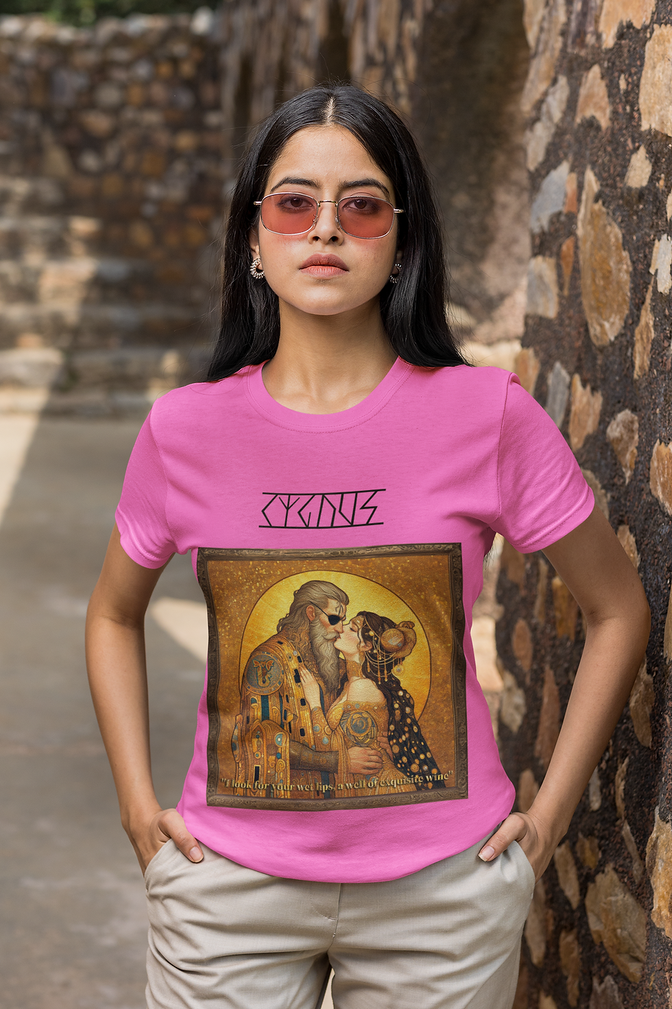 Miniatura: "The Kiss of Valhalla" by Gustaf Klimtgardson Female T-Shirt.