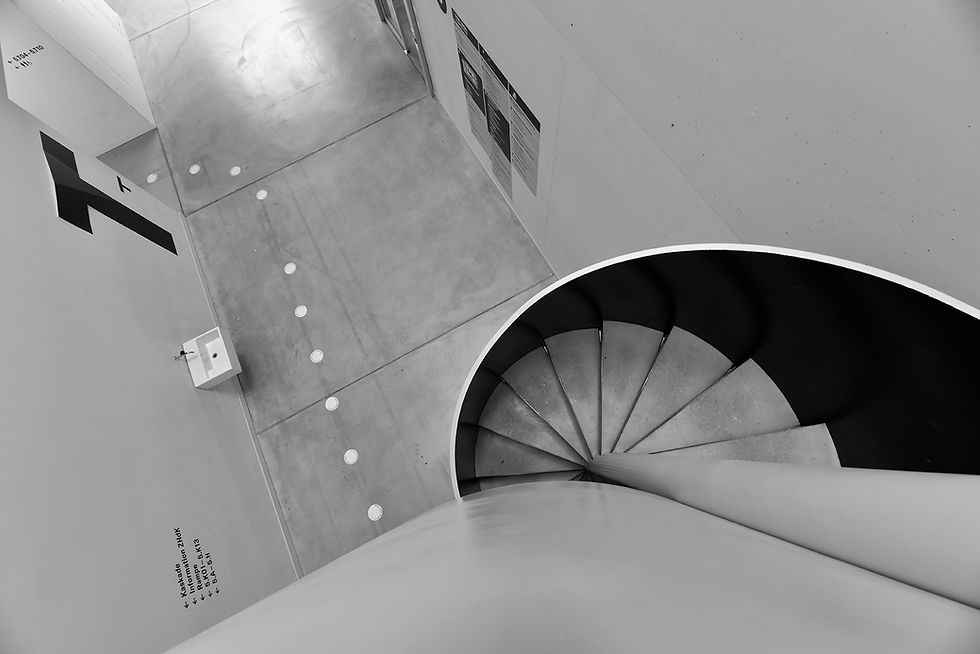 toni-kaskade-stairs-bw-150dpi.jpg