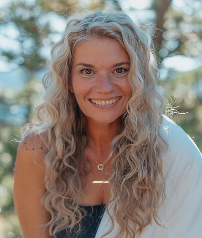 Jules, intimacy coach behind Hey Jules, inviting couples and individuals to connect and reach out.