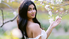 Casual senior photos in jean shorts and white top at Newfields