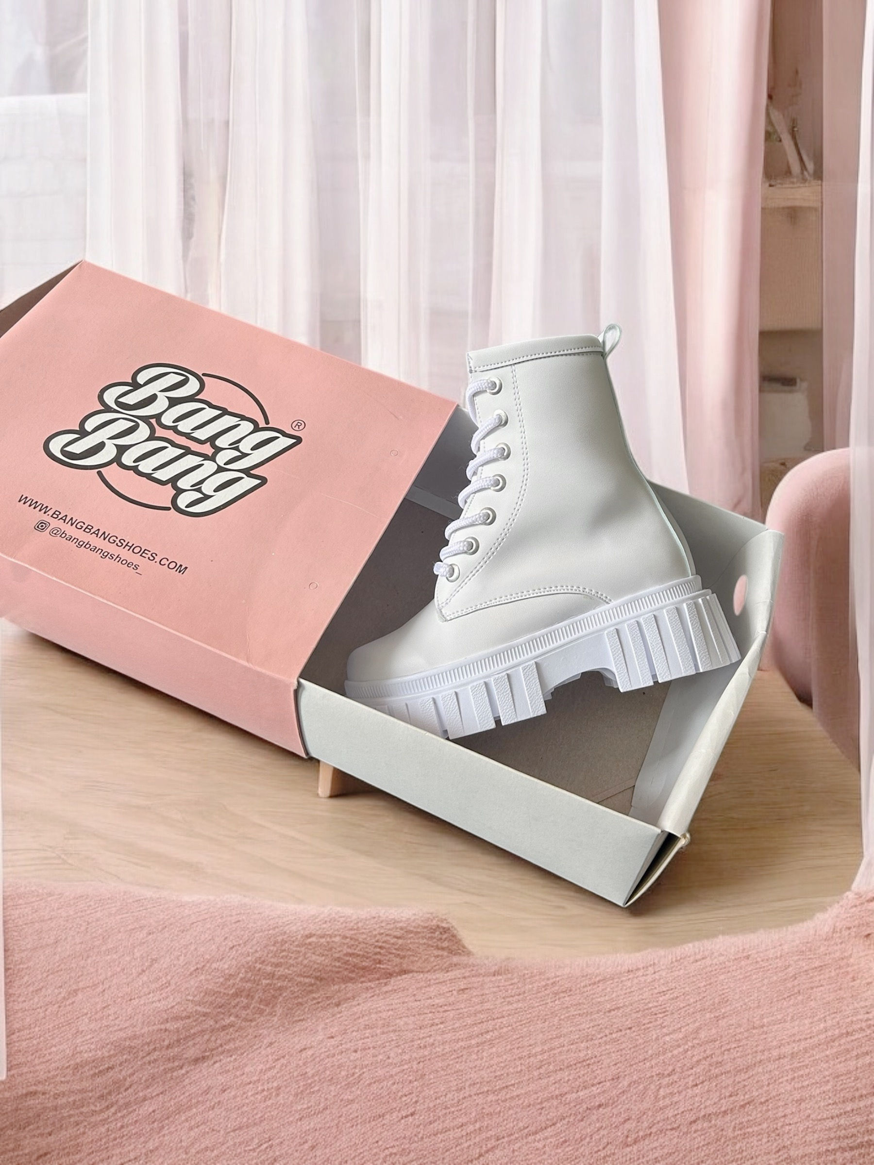 BOTIN SCARLET BLANCO