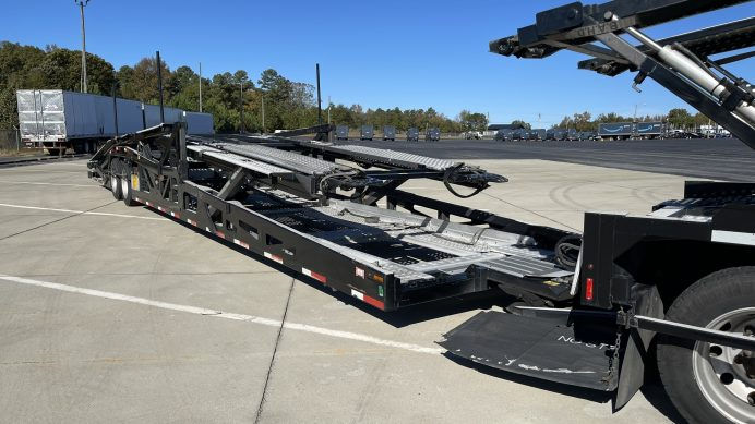 Thumbnail: 2020 Peterbilt 389 Paccar Auto & 2021 Cottrell CX-09LSFA with 3-Car Headramp