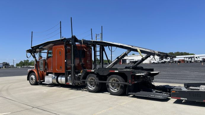 Thumbnail: 2020 Peterbilt 389 & 2021 Cottrell CX-09LSFA with 3-Car Headramp