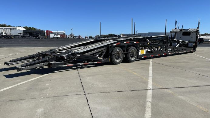 Thumbnail: 2020 Peterbilt 389 Paccar Auto & 2021 Cottrell CX-09LSFA with 3-Car Headramp