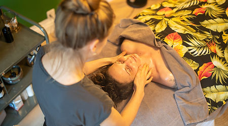 Quick Kosmetikanwendung bei OHANA Facial & Bodywork