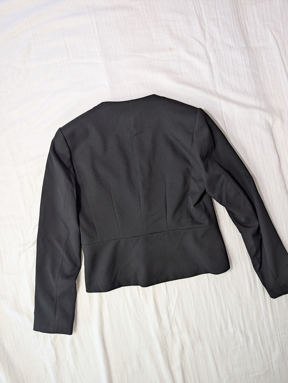 Miniatyrbild: H&M svart kort blazer med peplum (M-L)