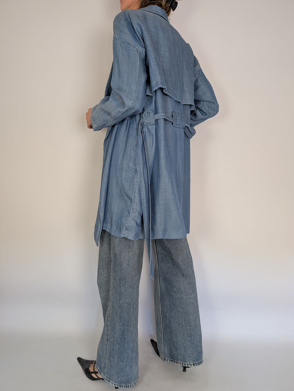 Miniatyrbild: Monki mjuk trenchcoat i denim (S-M)