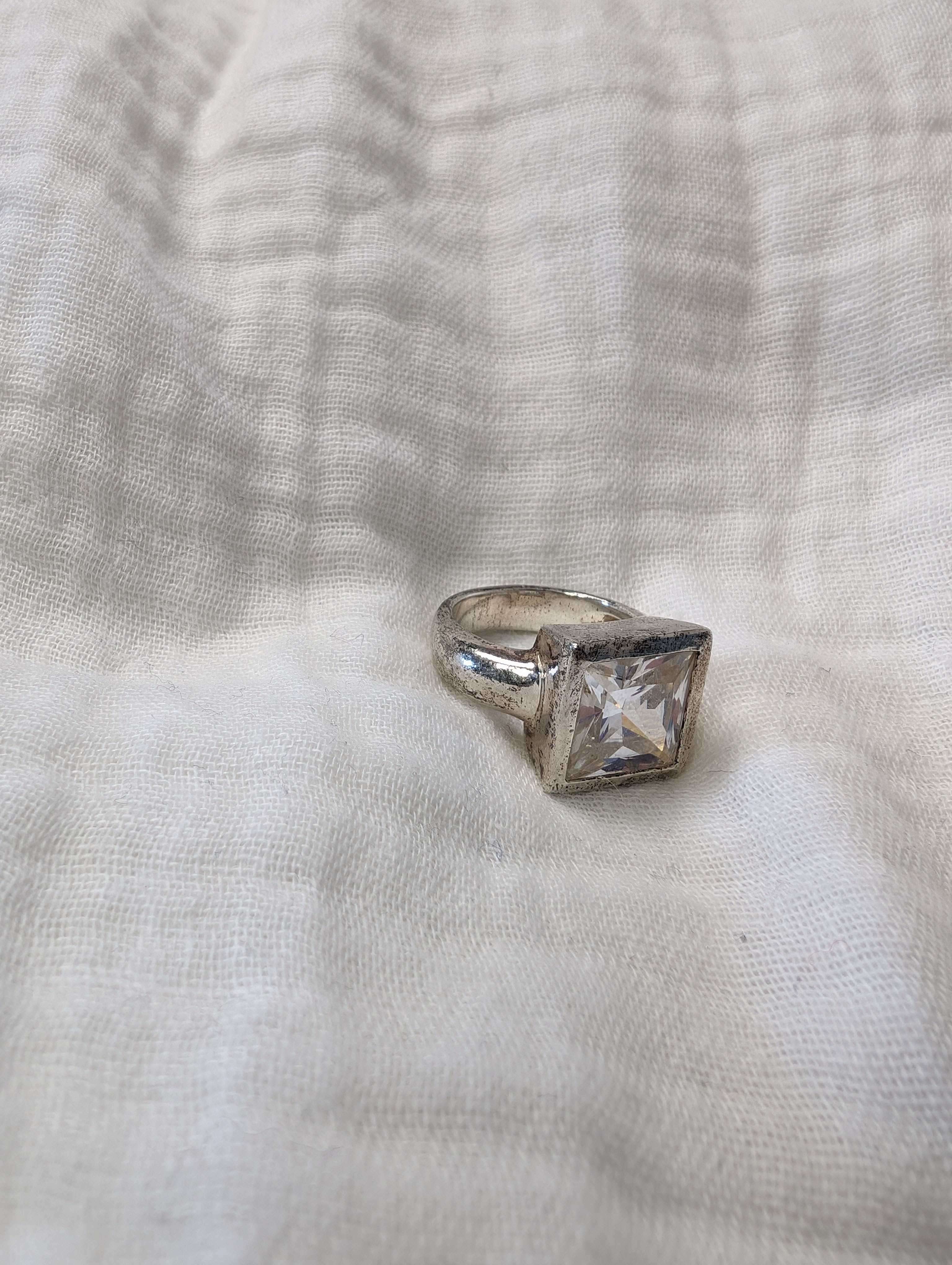 Sølvring med bjergkrystal