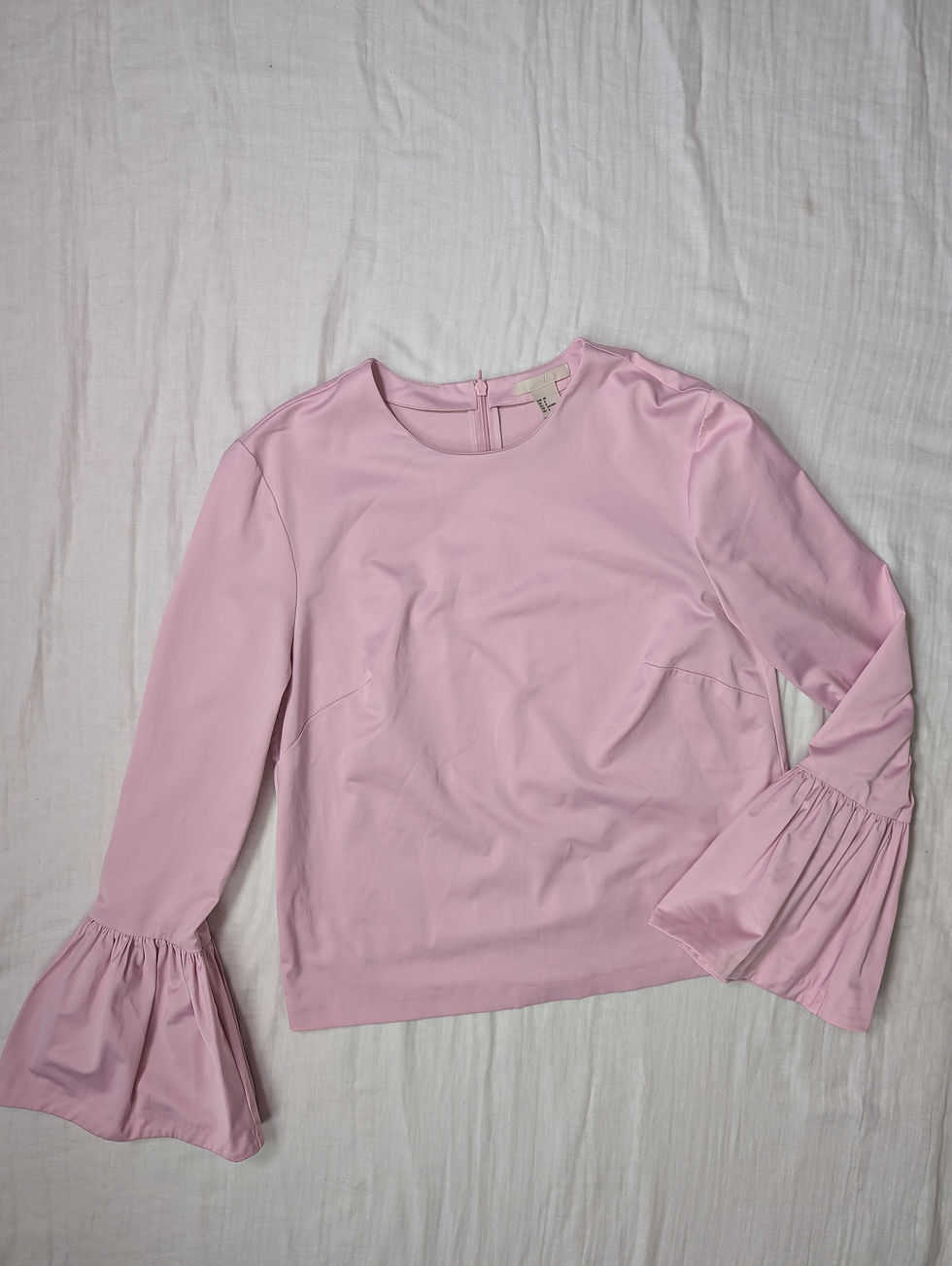 Miniatyrbild: H&M ljusrosa blus i satin (S-M)