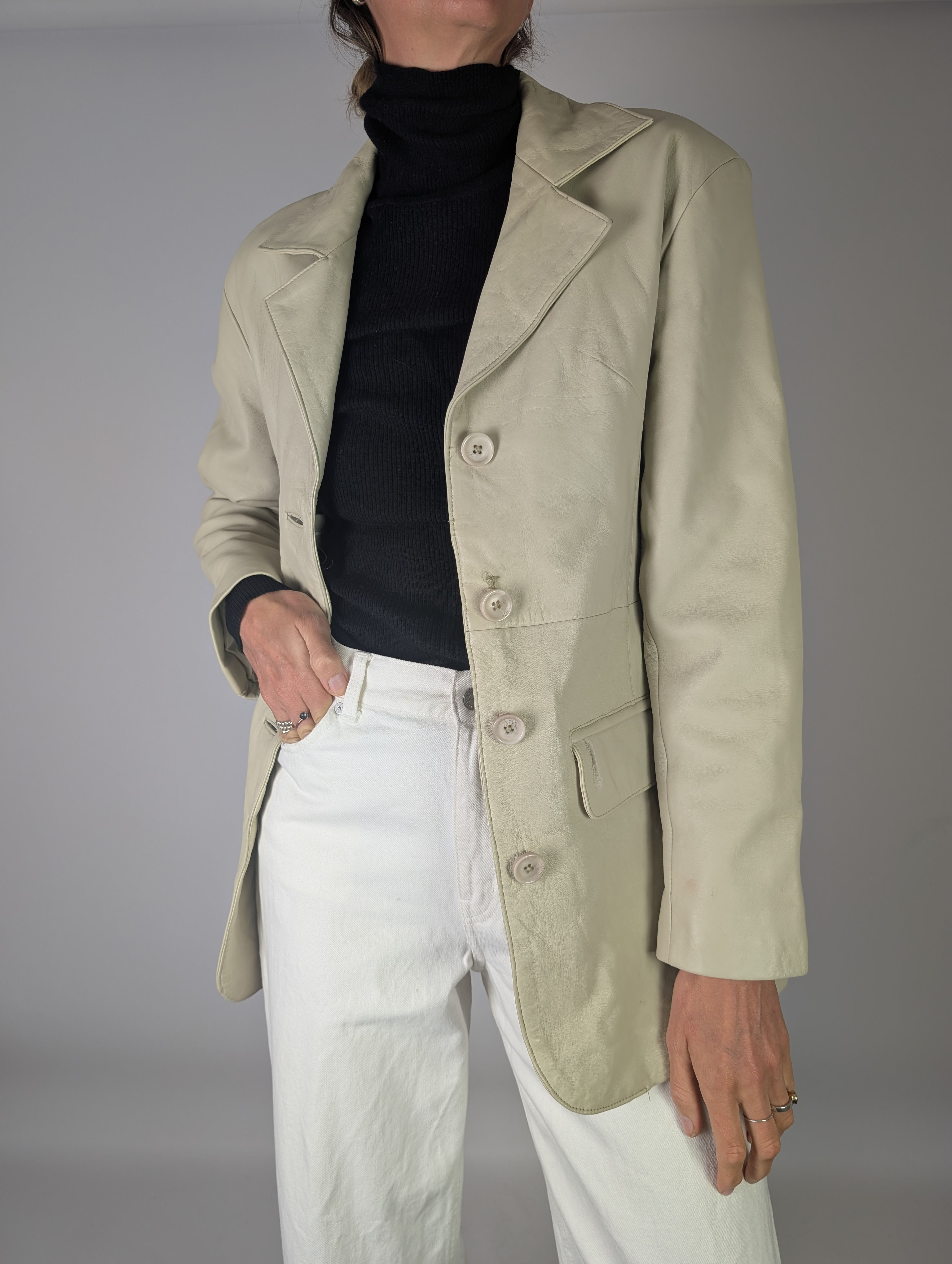 Vintage 90-tal ljusbeige kavajjacka i läder (S)