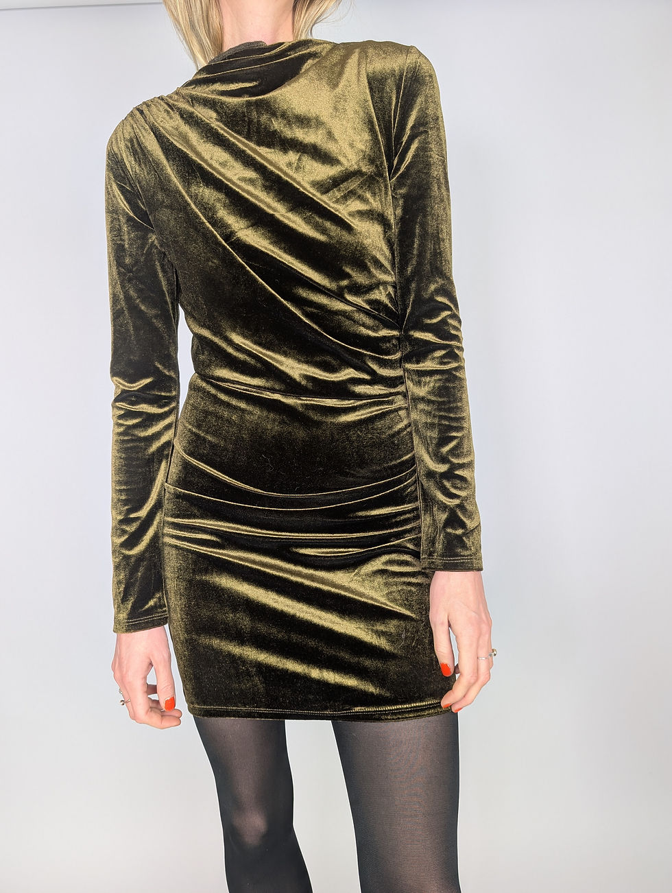 H&M brun sammetsklänning med rynk (S)