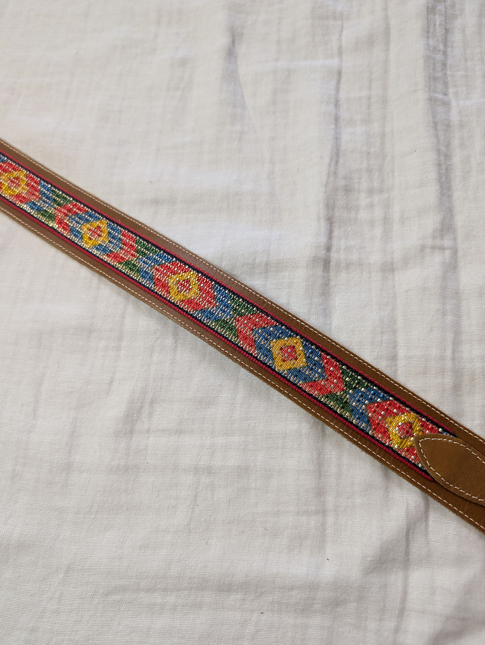 Miniaturebillede: Vintage rödmönstrat läderbälte (XS-S)