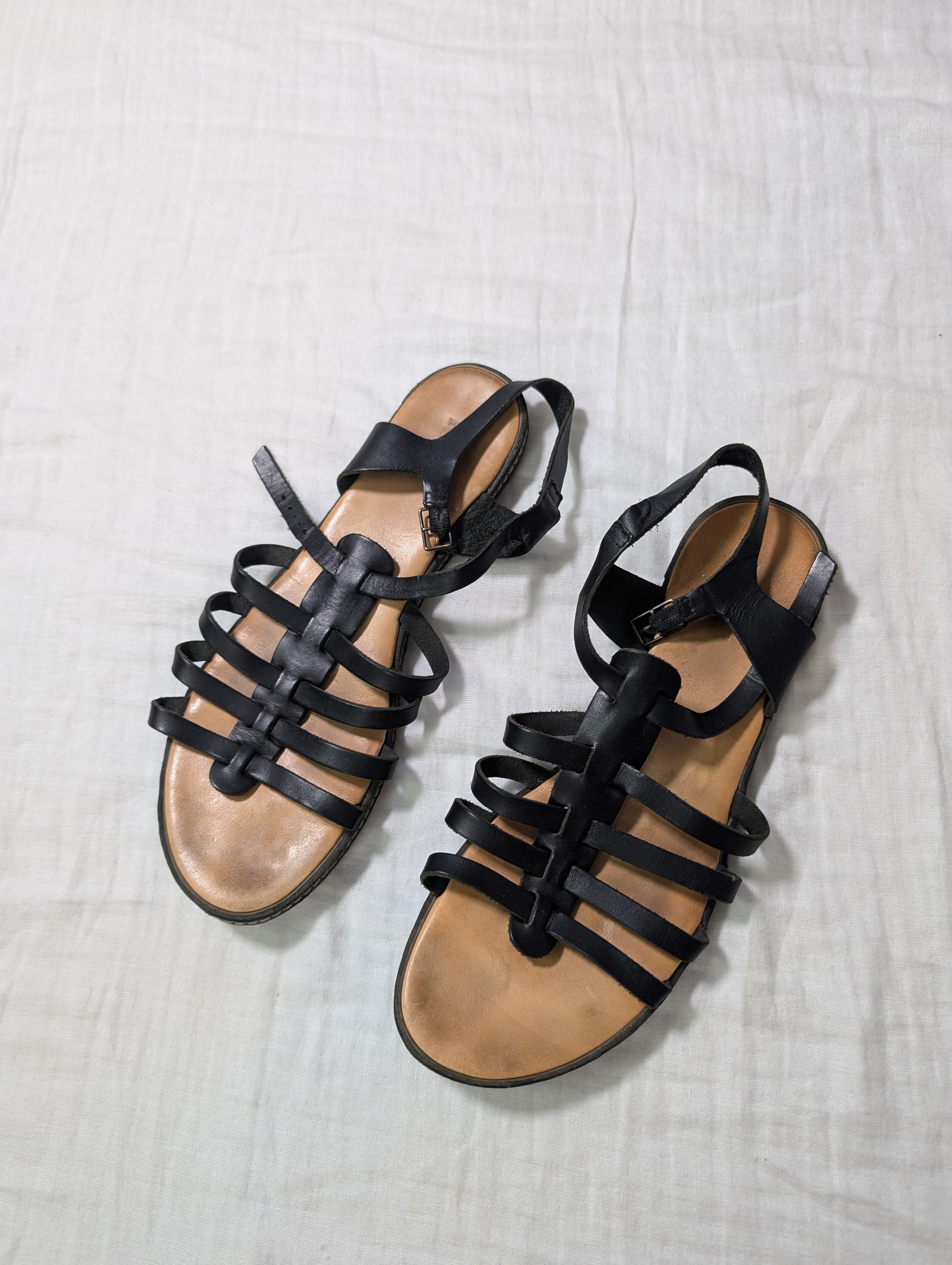 Kavat svarta klassiska remsandaler (41)