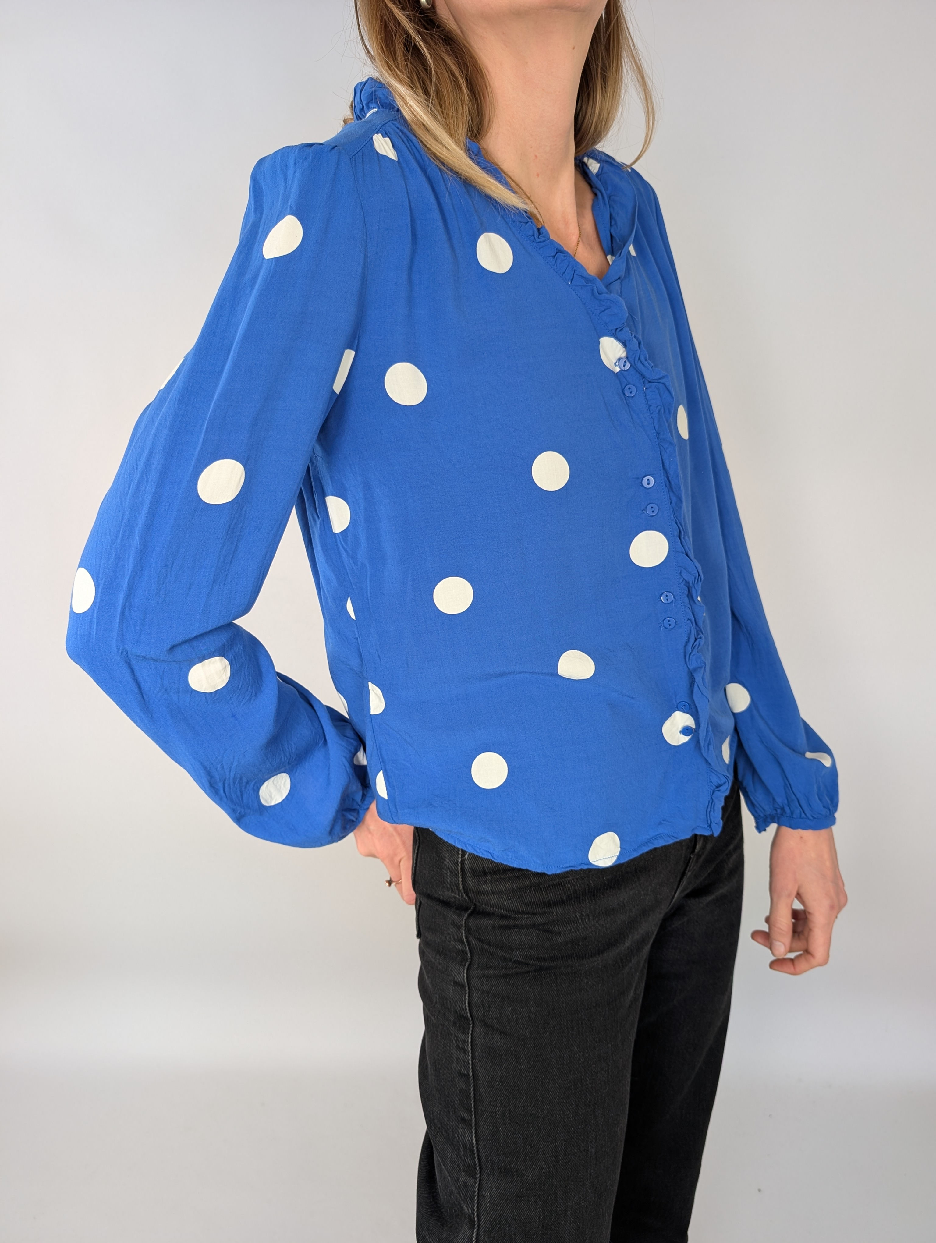 Mango polka dot prickig blus (M)