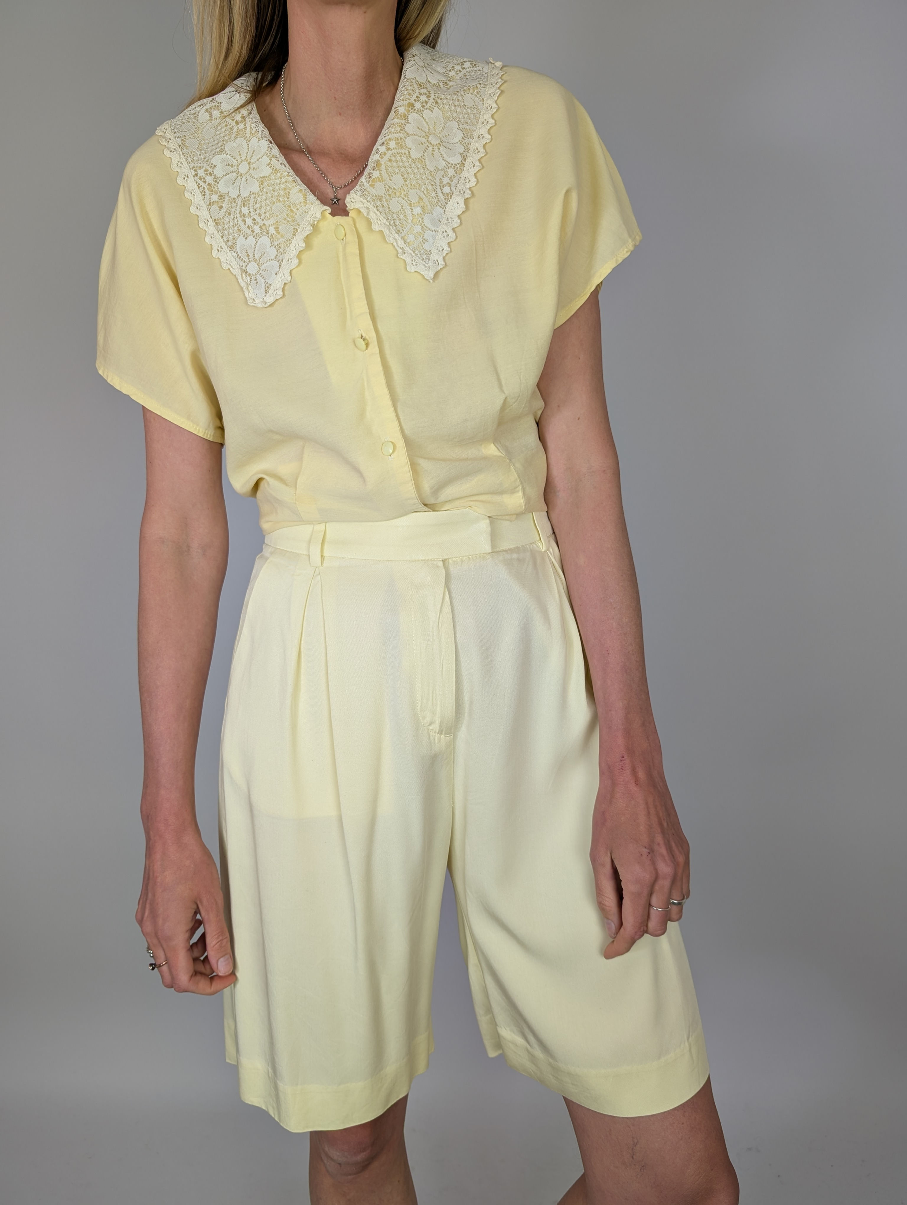 Vintage citrongul blus med spetskrage (S)
