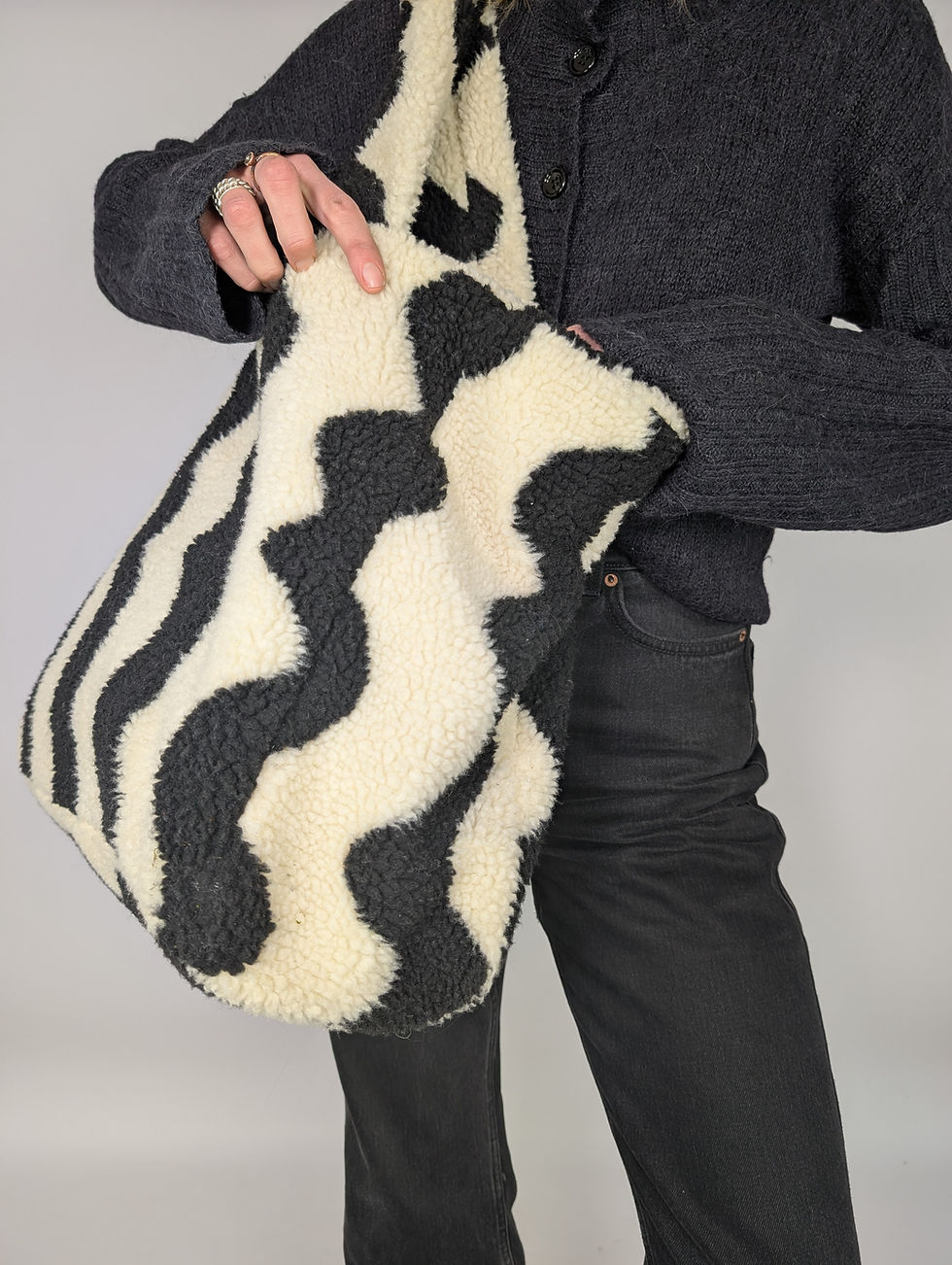 Miniaturebillede: Monki svart/vit mönstrad stor teddyväska