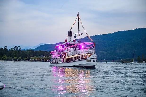 LGBT Reiseziel Klagenfurt mit rainbowtravel - Pink Lake