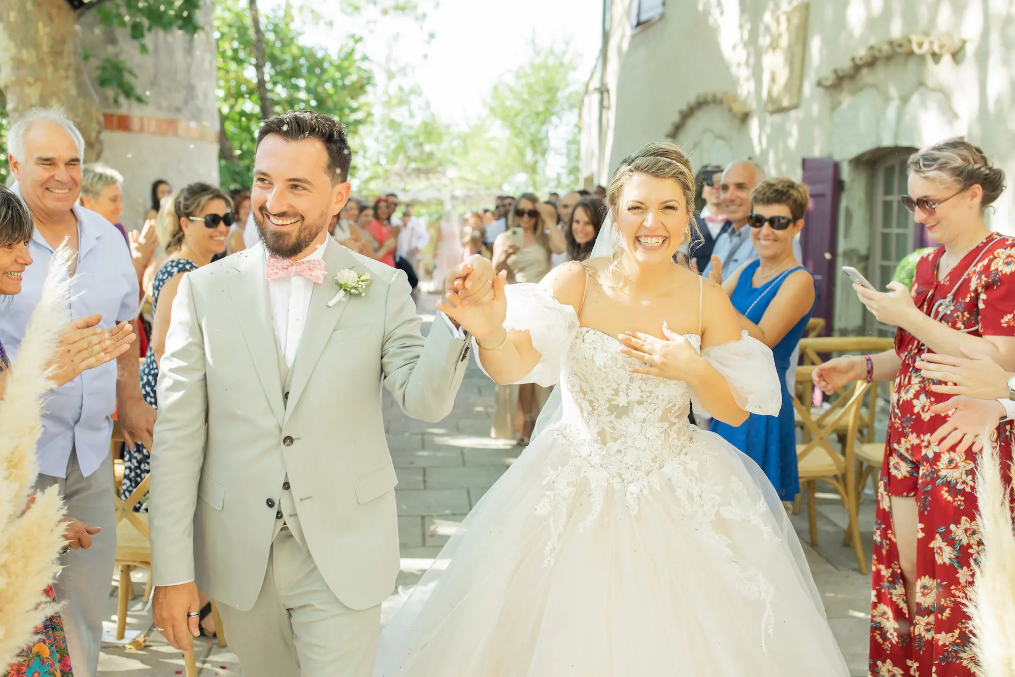 marc_et_priscilla_souriant_mariage_airmedia_films.webp